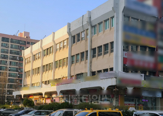 신반포2차 단지 내 상가 전경. 사진 이미연 기자